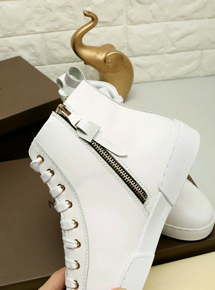Factory price: 440💰 LV’s new men’s boots are on the market, the Korean version has a zipper design on the inside! The latest color combination in the L classic series! Original 1:1 exclusive molded custom model👍👍👍Simple and generous, super versatile, comfortable and highly fitting, exclusive🚇️Upper: imported top-quality fine cowhide fabric, lining: custom soft sheepskin, high-density rubber outsole🏆🏆🏆Welcome all sellers to sell in the picture above, one piece can be shipped on behalf of the customer, code number 38-44 (45 code can be customized)